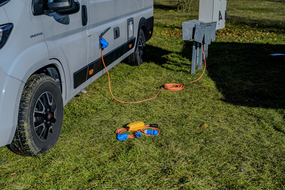 Brennenstuhl Starter Set Camping Verlängerungskabel mit Winkelkupplung und Adapterleitung